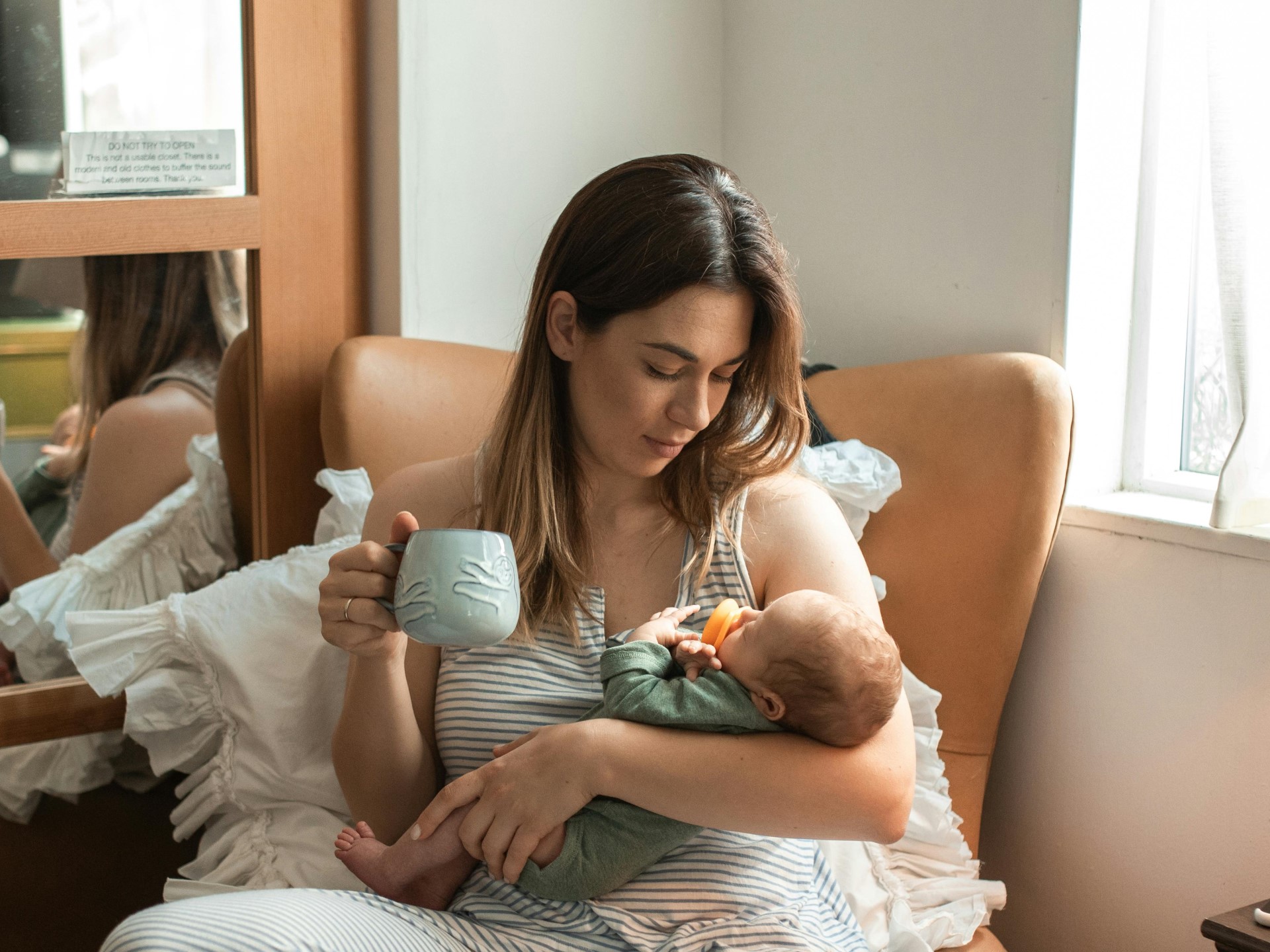 Bolehkah Ibu Menyusui Minum Kopi? Ketahui Juga Efek Kafein pada Bayi: Salah Satunya Rewel