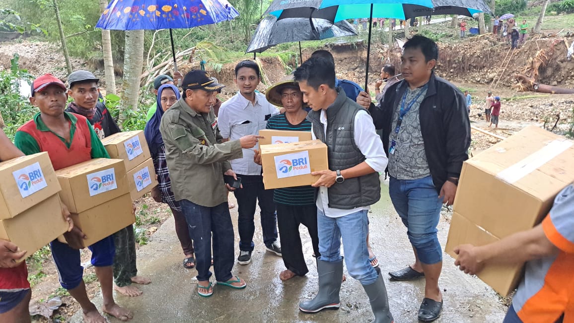 Bencana Banjir Melanda Wilayah Jawa Timur, BRI Peduli Tanggap Darurat Salurkan Bantuan
