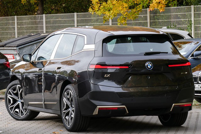 BMW Recall 14 Ribu Mobil Listrik Miliknya akibat Software Bermasalah