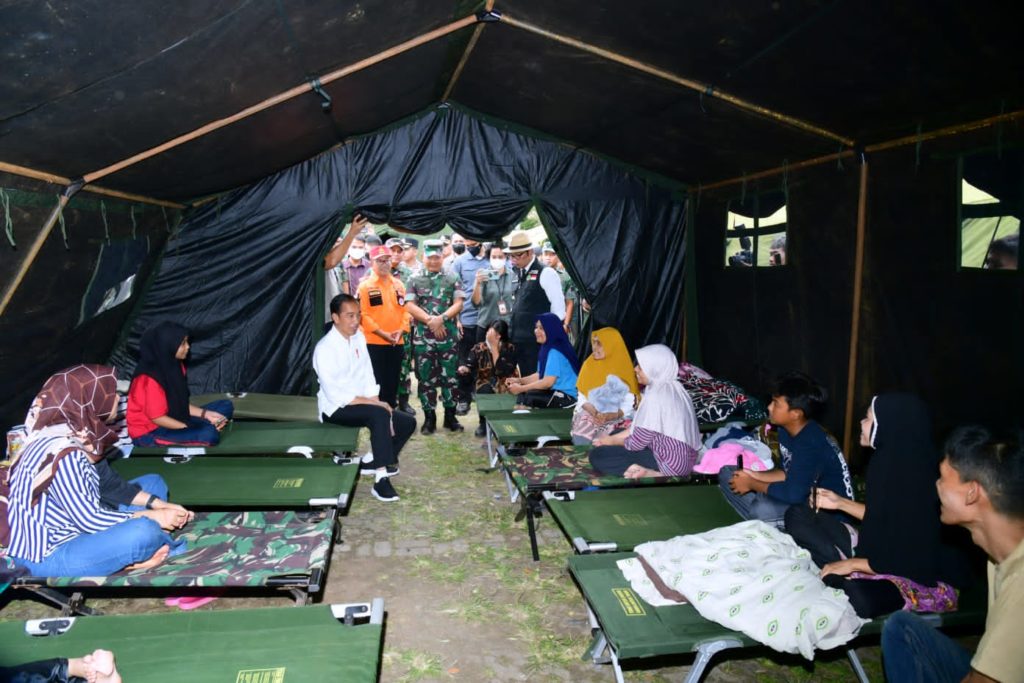 Selain Bantuan Logistik, Kemendagri Siap Urus Dokumen Dukcapil Seluruh Warga Cianjur 