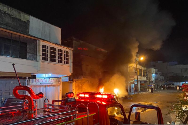 Dua Mobil Milik Jamaah Masjid Raya Baiturrahman Tiba-Tiba Terbakar