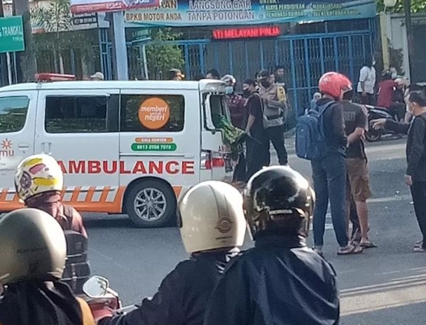 Terobos Lampu Merah, Mobil Ambulans Pembawa Jenazah Eks Anggota DPRD Ditabrak Truk Tanki, 1 Tewas