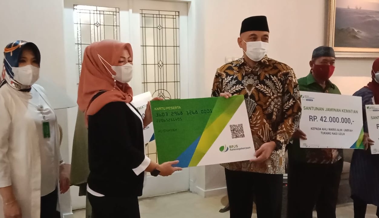 Ahli Waris Dokter Hingga Penjual Nasi Uduk Terima Santunan BPJS Ketenagakerjaan, Ini Pesan Bupati Tangerang