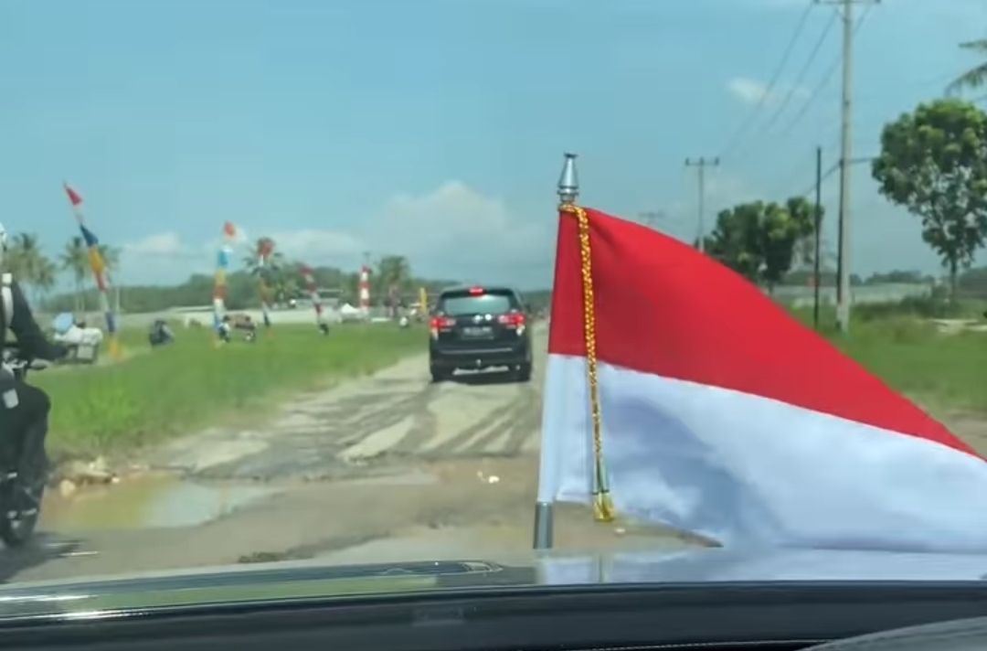 Begini Alasan Jokowi Pilih Lewat Jalan Rusak Saat Bekunjung ke Lampung