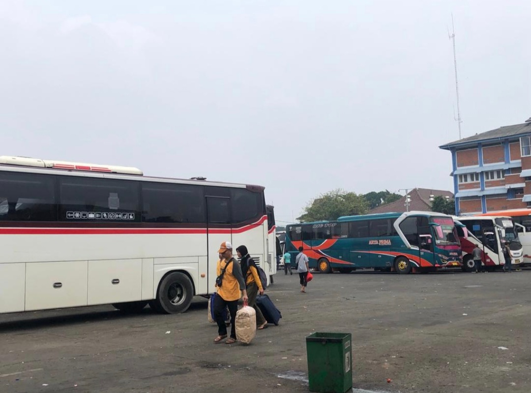 Puncak Arus Balik Gelombang Kedua, Pemudik Dari Cirebon Harus Berdiri Dalam Bus Sampai Kota Bekasi