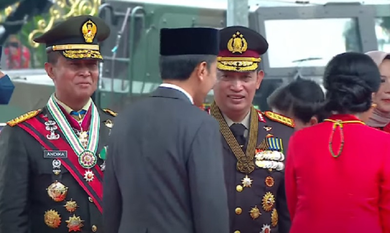 Heboh Jokowi Tak Salaman dengan Kapolri Listyo Sigit, Ternyata Ini Penjelasannya