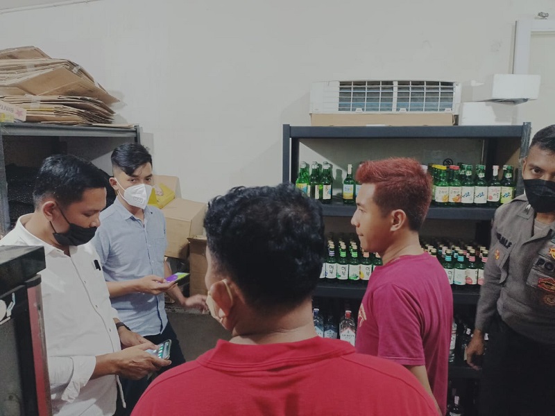 Ribuan Botol Miras dan Oplosan Diamankan Polisi Dalam Razia Serentak di Kota Bekasi