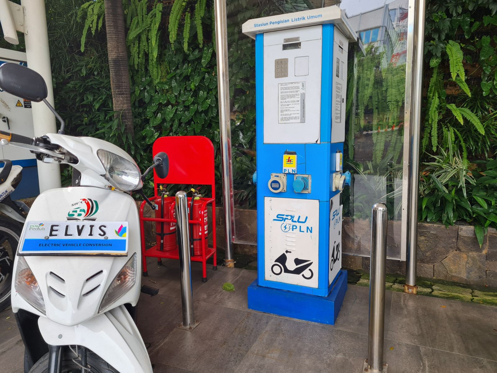 Kerja Sama Swasta, PLN Siap Suplai 1.500 Charging Station untuk Motor Listrik Greentech