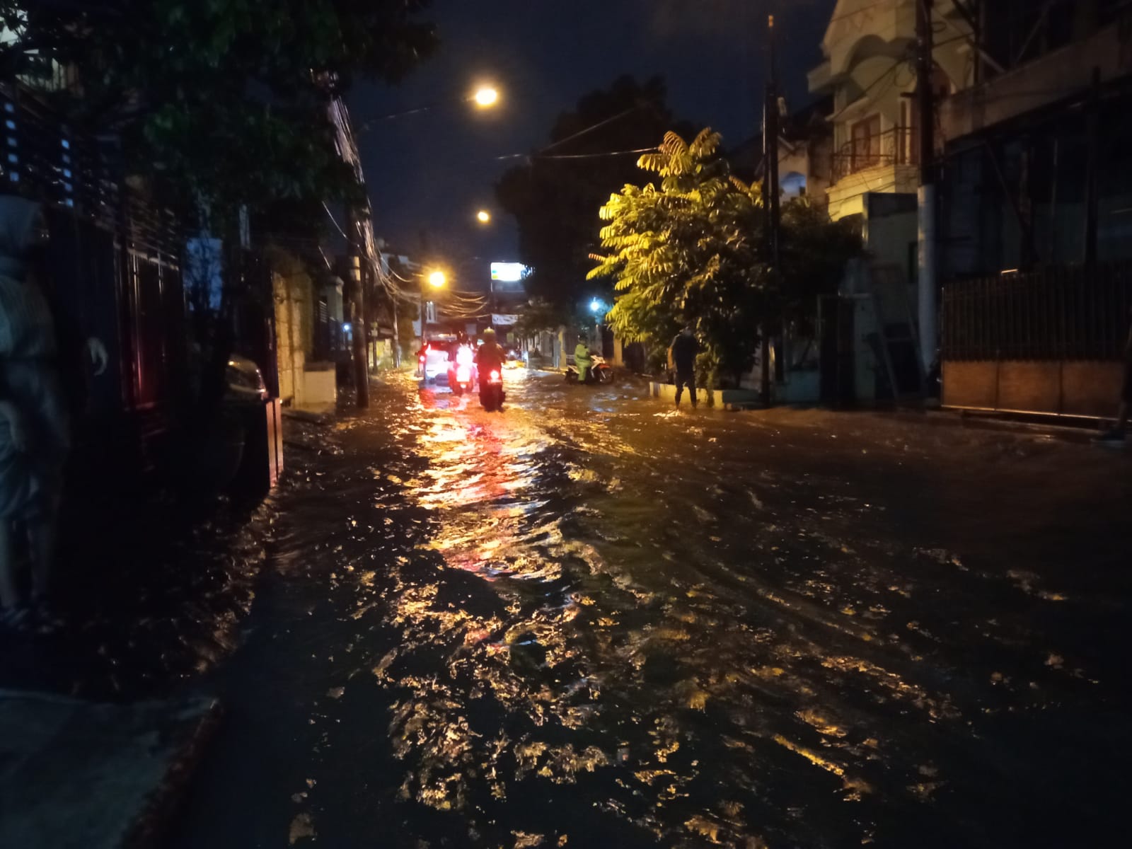 Hujan Deras, Banjir Sasar Jakarta Timur dan Selatan, Bukan Akibat Luapan Air Sungai