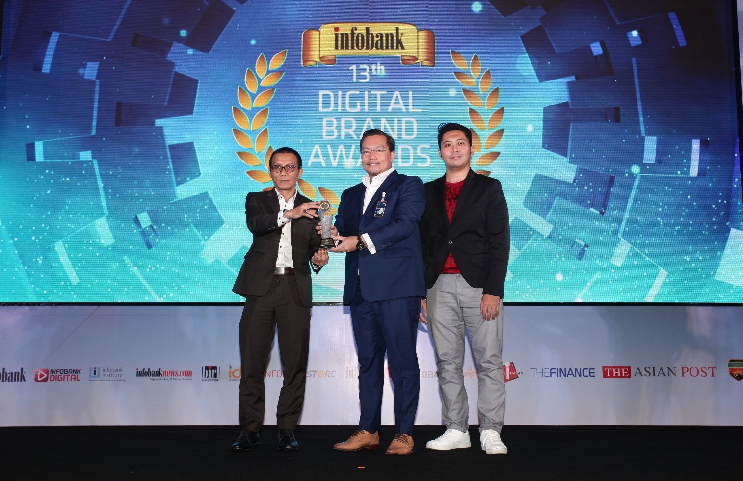 Dirut BRI Sunarso Dinobatkan The Best CEO in Digital Brand, BRI Borong 12 Penghargaan 13th Infobank-Isentia Digital Brand Recognit