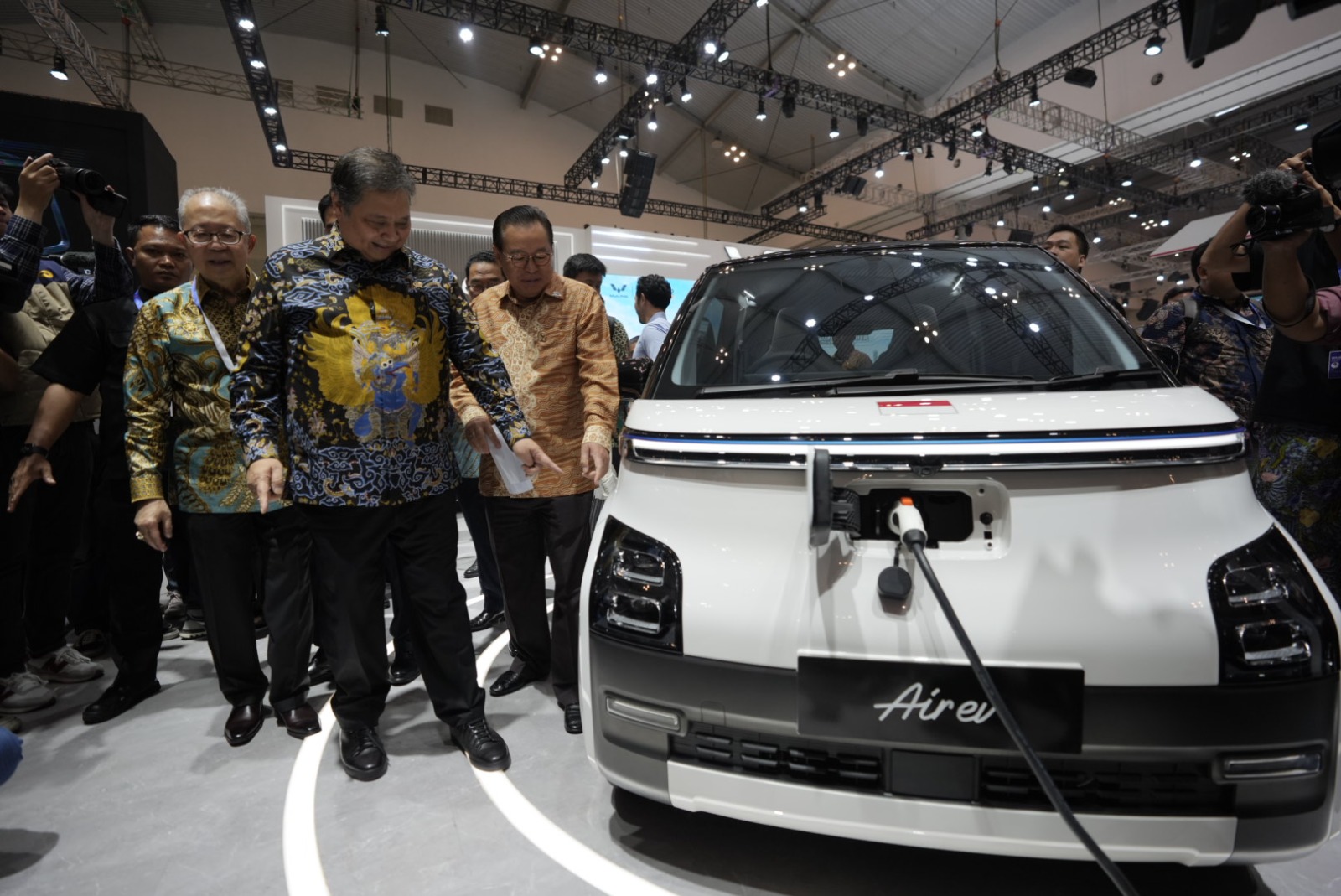 Satu Tahun Wuling Air ev di Indonesia Berhasil Dominasi Pasar Kendaraan Listrik