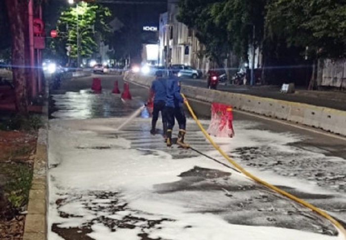 Sering Ditemukan Pengendara Jatuh Akibat Tumpahan Oli di Ruas Jalan DKI Jakarta, Warga: Sangat Berbahaya