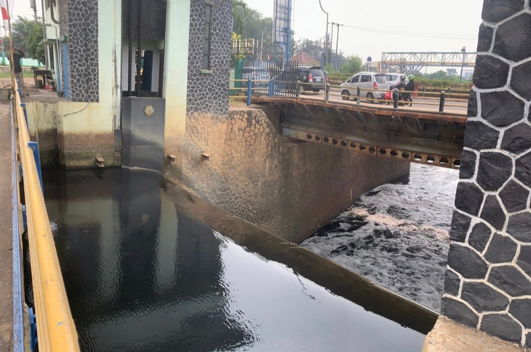 Distribusi Air Bersih Terhenti, Perumda Tirta Patriot Ungkap Pencemaran Limbah Kali Bekasi Sangat Parah