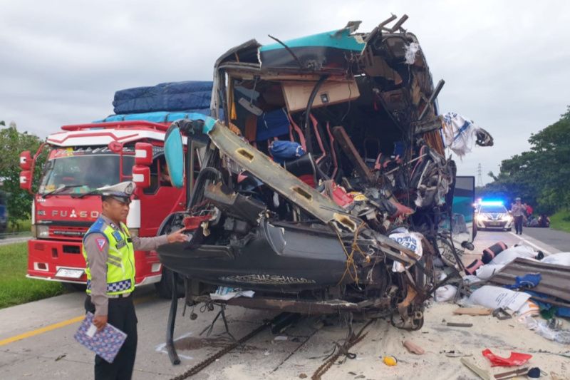 5 Orang Tewas dalam Kecelakaan Bus Habibah Jaya Kencana di Tol Cipali, Penyebabnya Sopir Ngantuk
