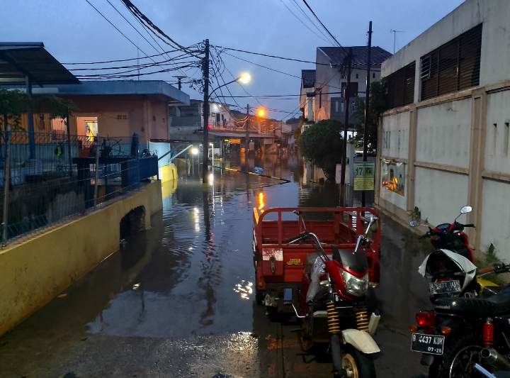 Hujan Deras Sejak Siang, Sejumlah Perumahan di Kota Bekasi Terendam Banjir