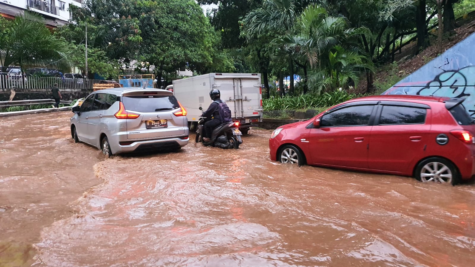 Antisipasi Banjir Saat Malam Pergantian Tahun, Petugas Dinsos Kota Bekasi Disiagakan