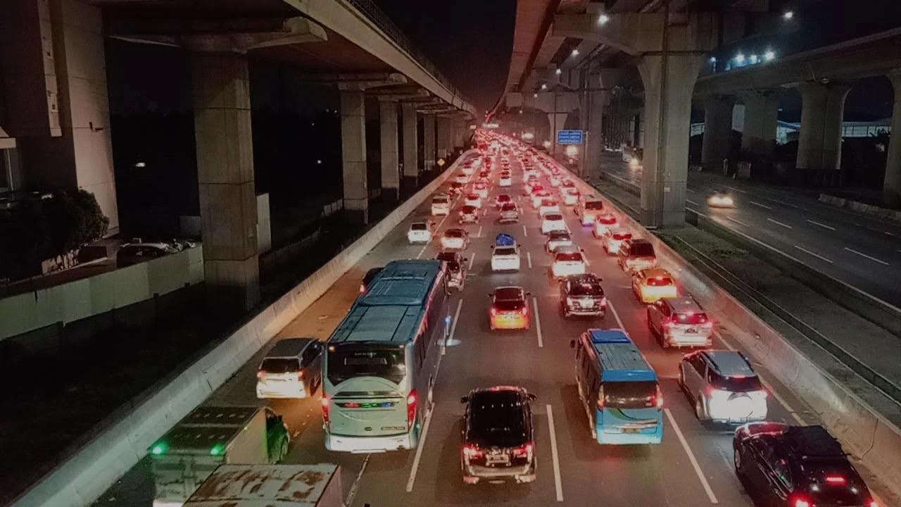 Info Mudik, Lalu Lintas Tol Jakarta-Cikampek Berangsur Lengang Meski 1,3 Juta Kendaraan Tinggalkan Jakarta 