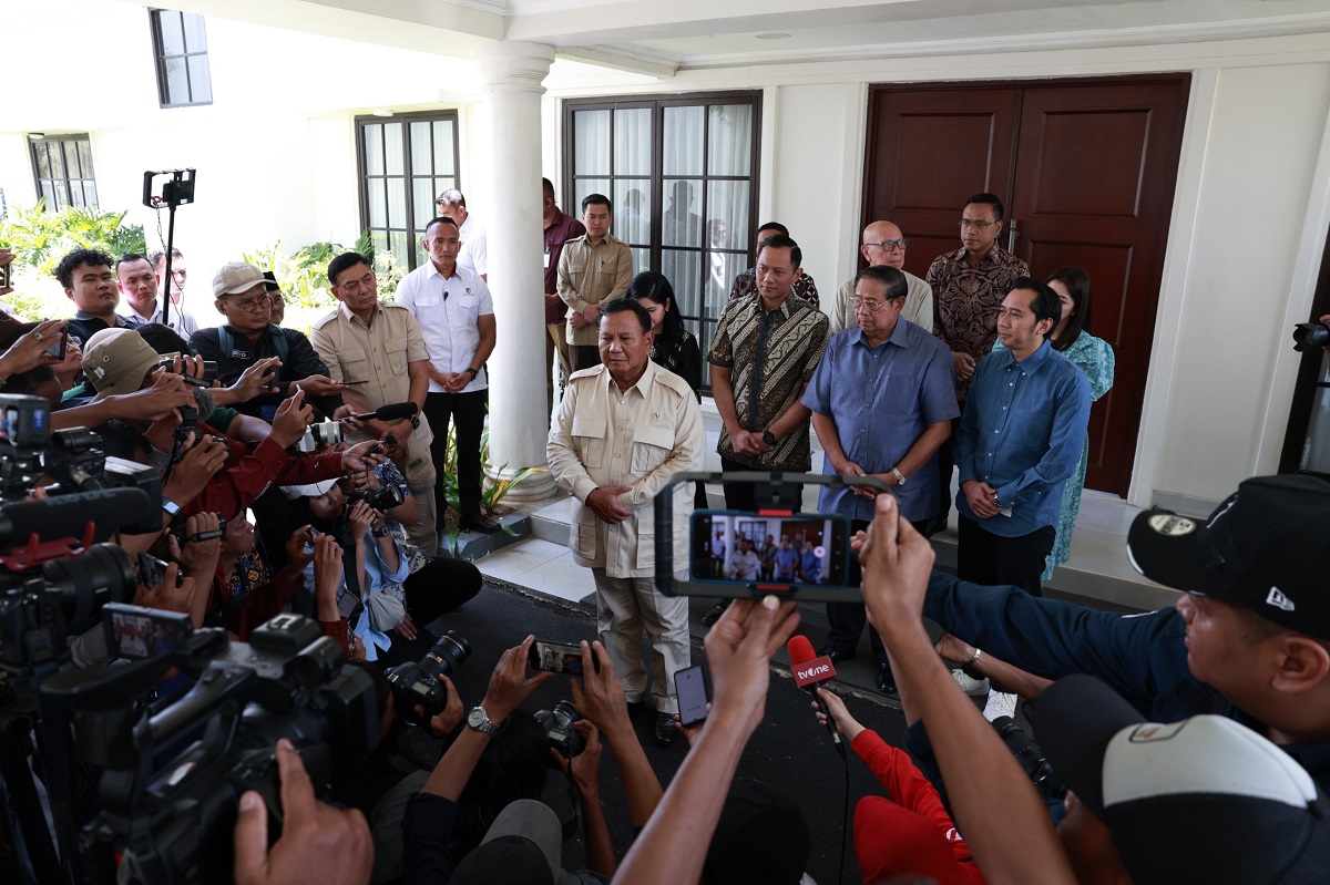 Prabowo Sowan ke SBY, Disambut Ratusan Warga Pacitan