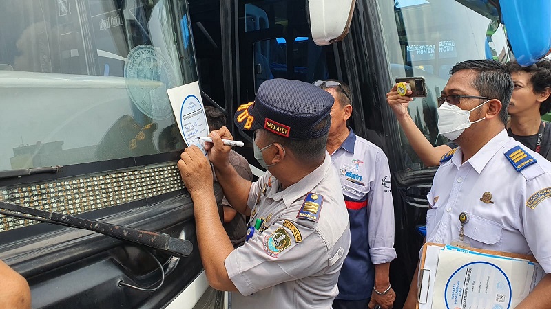 Dishub Kota Bekasi Lakukan Ramp Check Kendaraan dan Pemeriksaan Kesehatan Sopir Jelang Libur Nataru