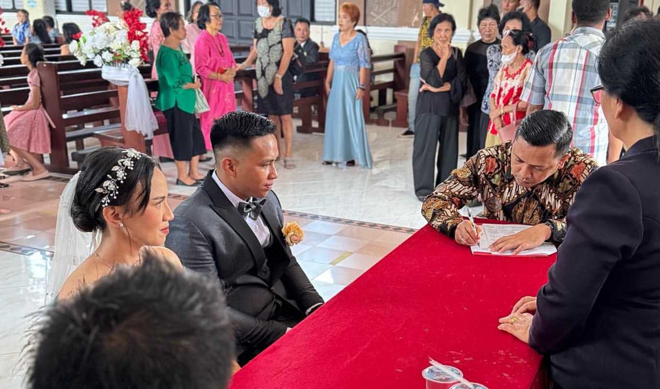 Ini Momen Bahagia Pernikahan Richard Eliezer 'Bharada E' dan Ling Ling di Manado 