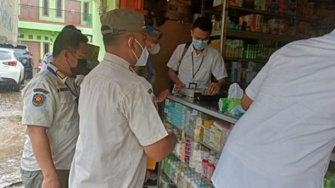 Marak Peredaran Obat Keras, Dinkes dan Satpol PP Tangerang Razia Sejumlah Toko Kosmetik
