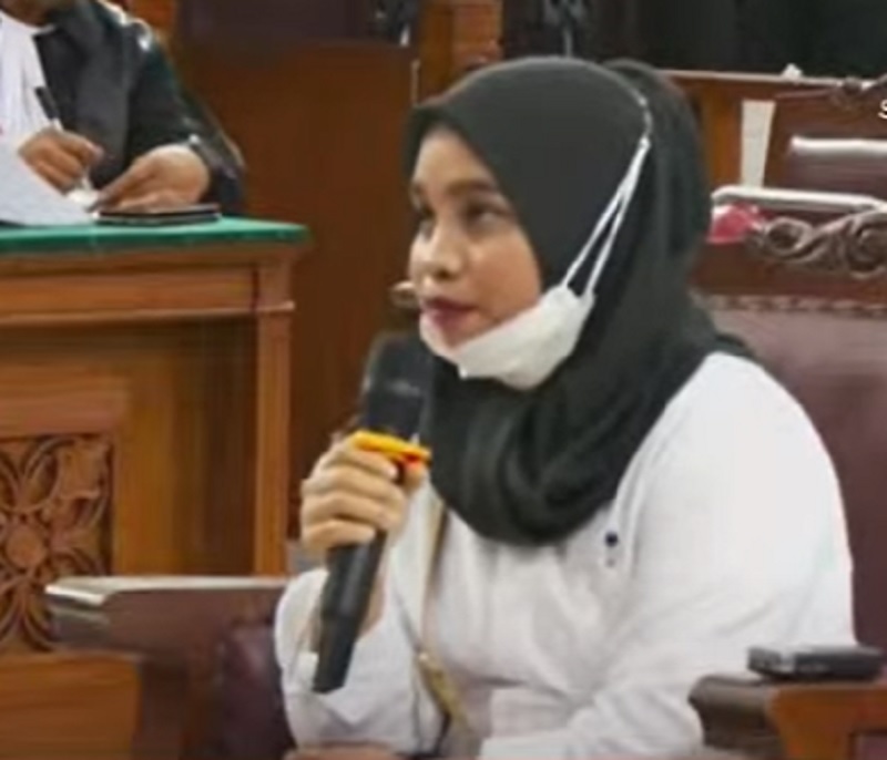 Jaksa Curiga ke Susi Jawab Pertanyaan Selalu Ada Jeda: Saudara Saksi di Dalam Jilbab Menggunakan Handsfree?