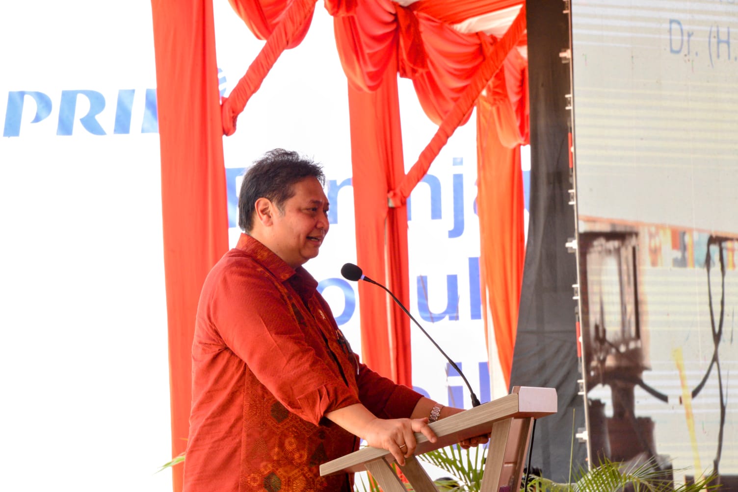 Groundbreaking Pabrik Kertas di Sumatera, Airlangga: Industri Kertas Andalan Ekspor Indonesia