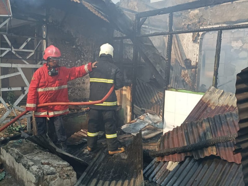 Kebakaran Hebat Hanguskan 100 Rumah dan 1 Orang Tewas di Kawasan Simprug Golf
