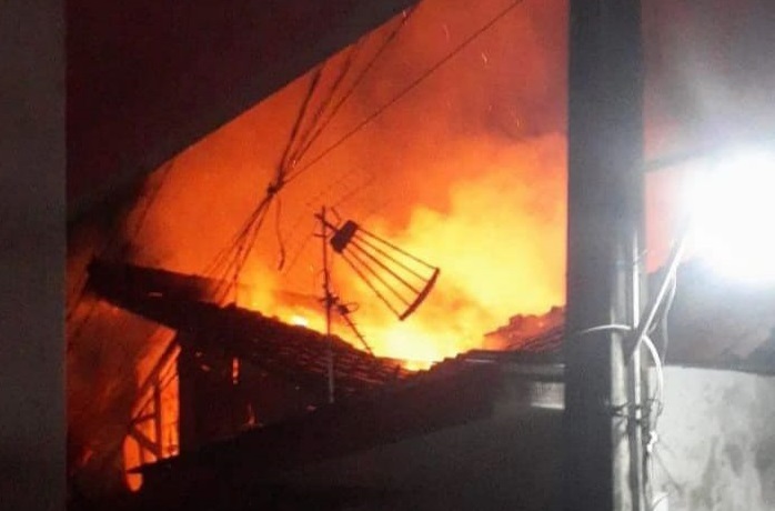 Personel Gabungan Gulkarmat DKI Atasi Kebakaran Gudang Penyimpanan Barang Milik Negara Kementerian Kumham