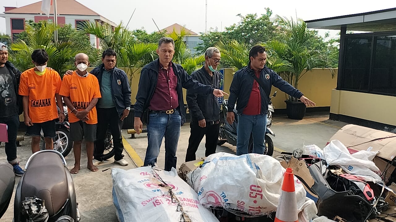 Bapak dan Anak Penadah Motor Curian di Bekasi Ditangkap, Keduanya Dapat Bayaran Rp 200 Sampai Rp 400 Ribu