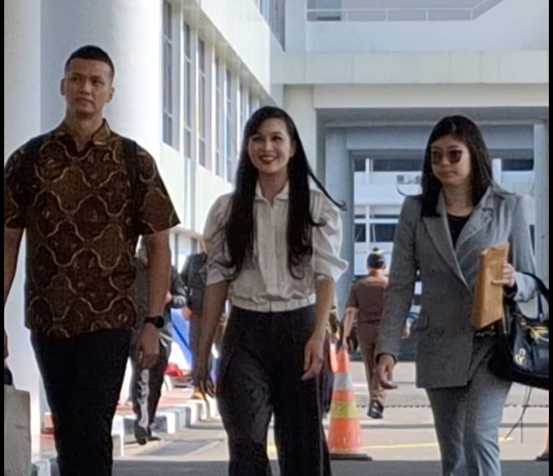 Diperiksa Penyidik Kejagung Soal Korupsi Sang Suami Harvey Moeis, Sandra Dewi Minta Didoakan 