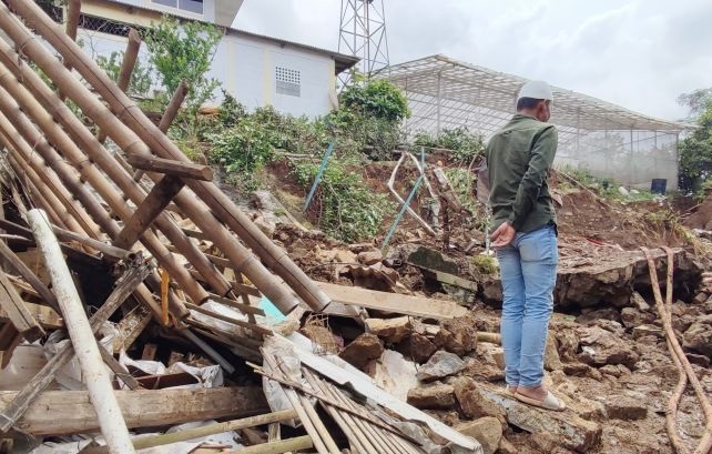Enam Tukang di Sukabumi Lagi Bangun Rumah, Tiba-tiba Tebing Setinggi Enam Meter Longsor
