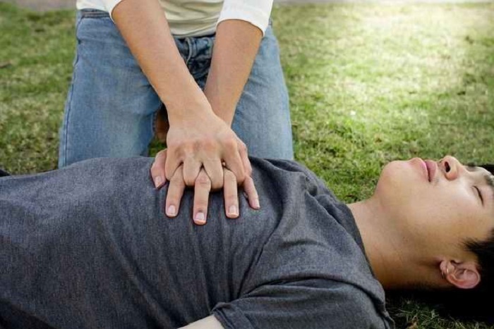 Tak Ada Ruginya Pelajari CPR untuk Bantu Orang di Sekitar Kita, Berikut Caranya