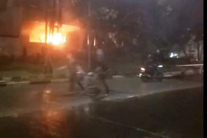 Gunakan Bom Molotov, Tiga Pembakar Pos Polisi Pejompongan Ditangkap