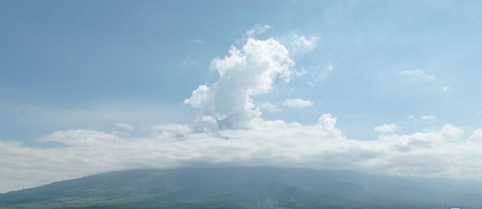 Gunung Semeru 6 Kali Gempa Erupsi, PVMBG Larang Aktivitas di 13 KM 