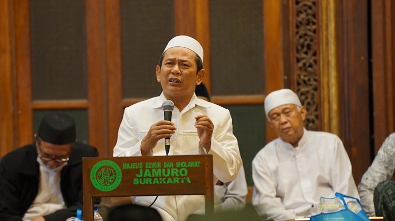 Termasuk Guru Ngaji Jokowi, Ini 4 Imam Besar Masjid Raya Sheikh Zayed Solo