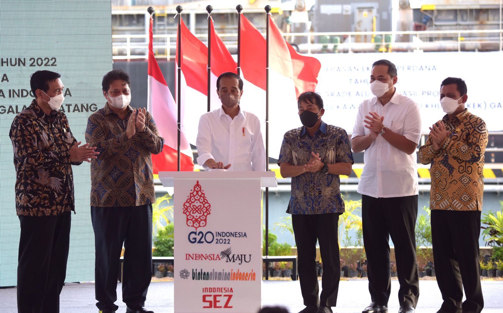 Airlangga Dampingi Jokowi Melepas Peluncuran Ekspor Perdana Senilai Rp104 Miliar