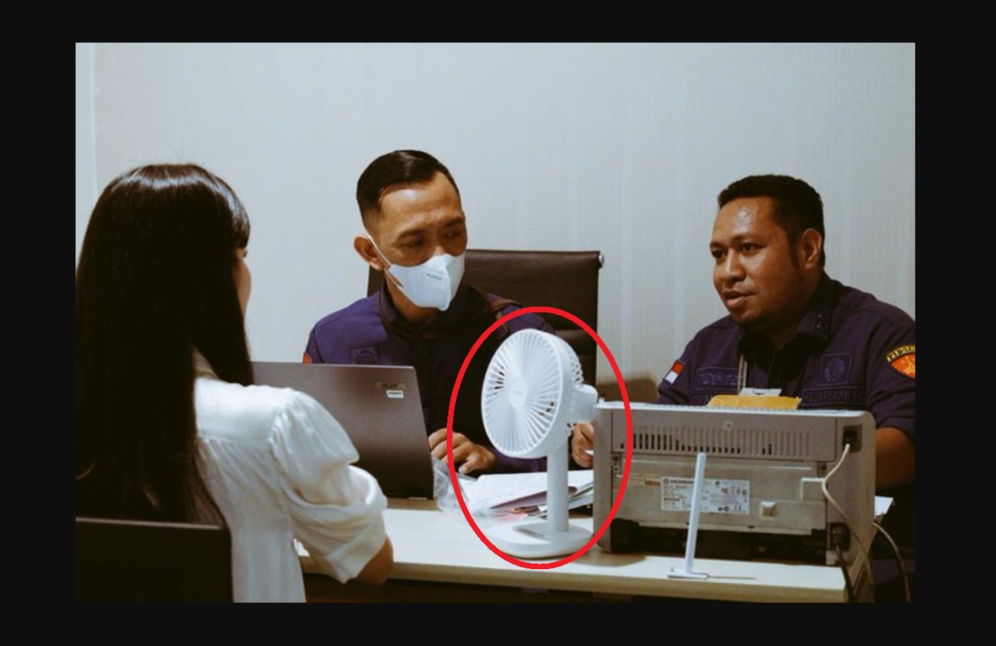 Bikin Salfok! Beredar Foto Sandra Dewi Diperiksa Penyidik Kejagung, Kipas Angin Putih Punya Siapa? 