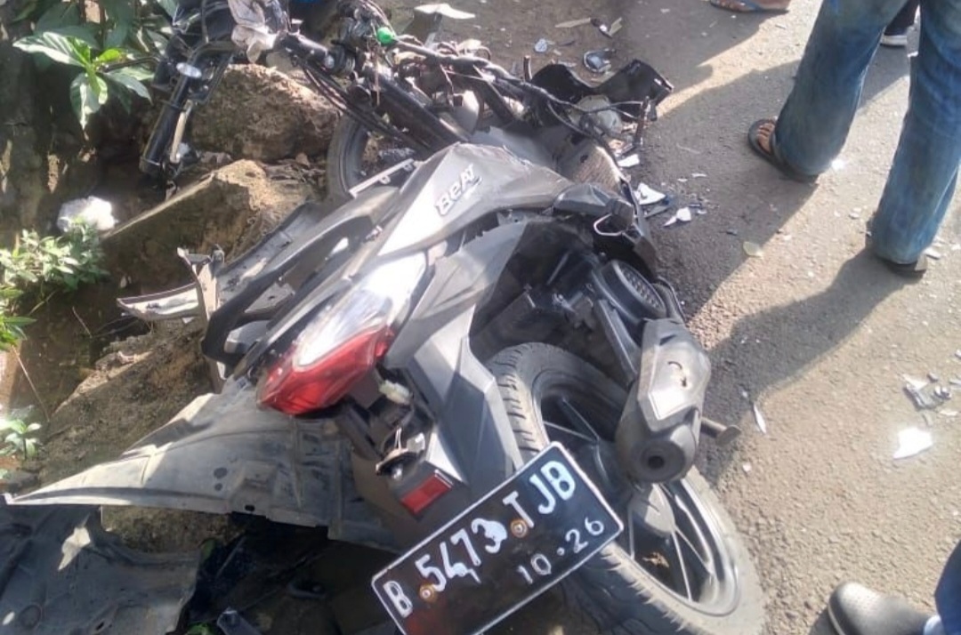 Pengendara Sepeda Motor dan Penumpang Tewas, Usai Jadi Korban Tabrak Lari Di Kampung Sawah Bekasi