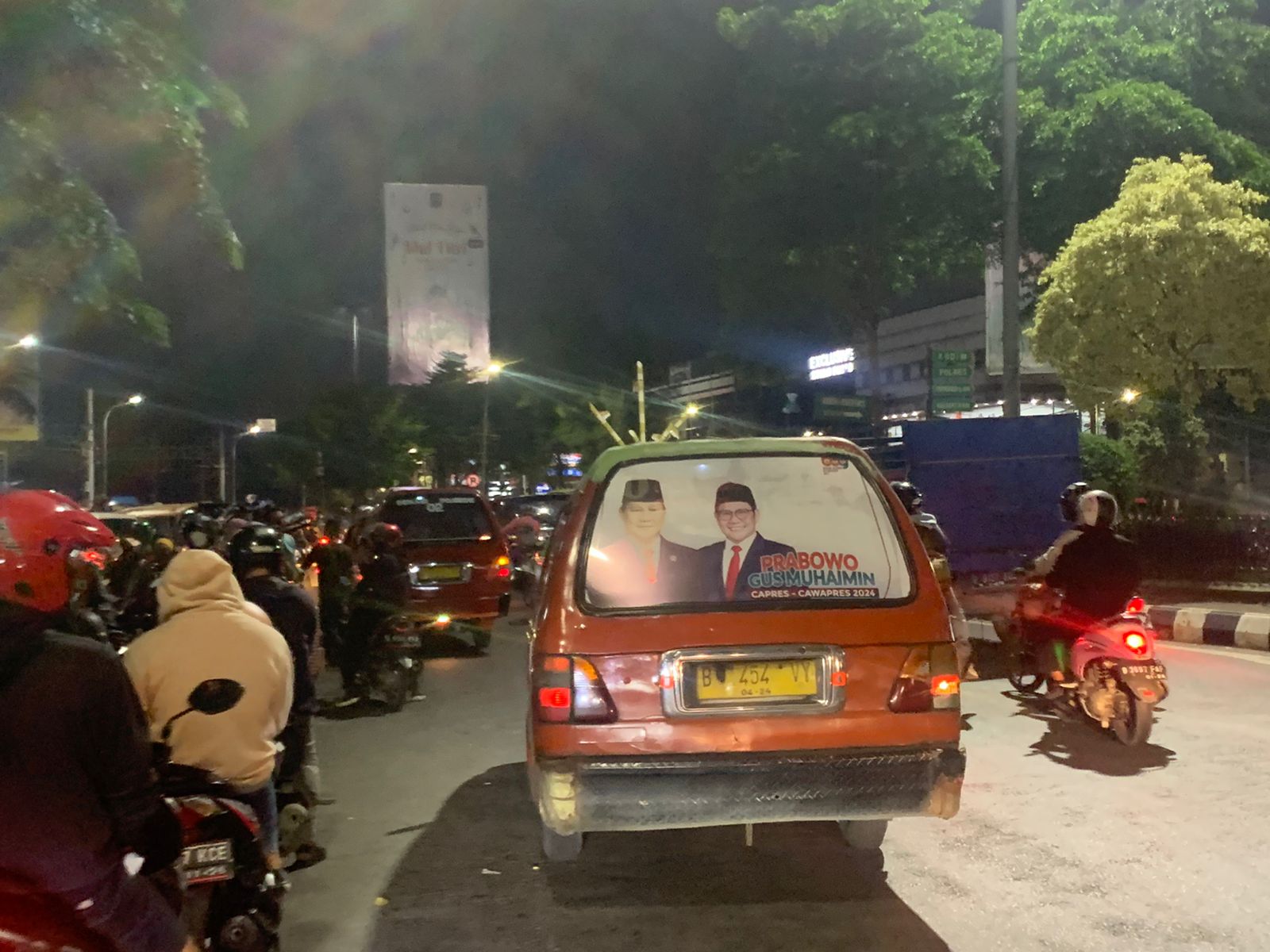 Bawaslu: Kendaraan Plat Kuning Dilarang untuk Kampanye, Termasuk Pasang Stiker di Angkot