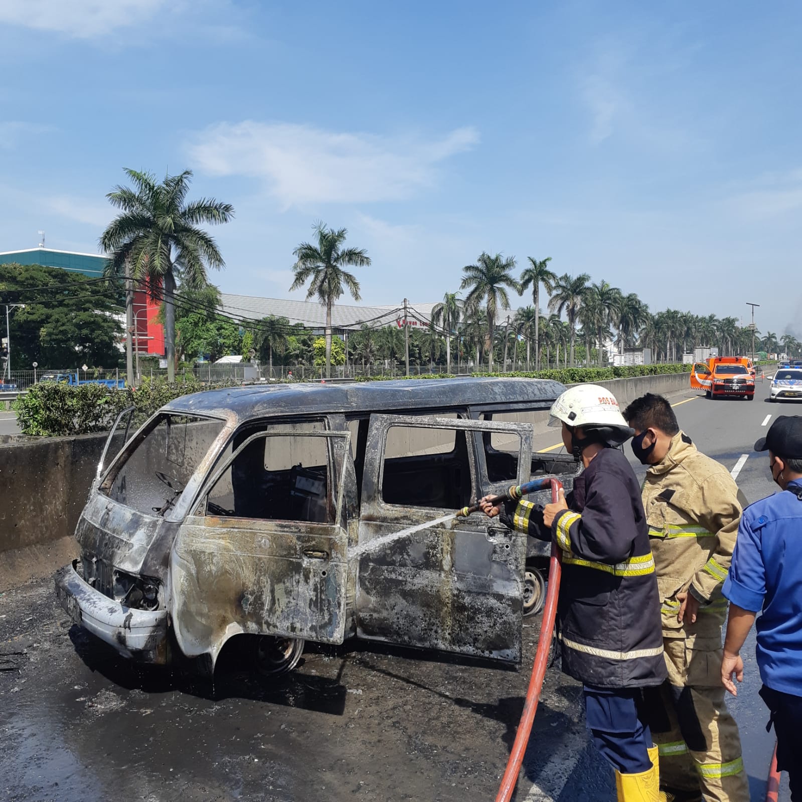 Minibus Pengangkut Solar Terbakar di Tol Jakarta Merak, Begini Kronologisnya...