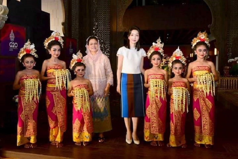 5 Potret Keseruan Ibu Negara Korea Selatan dengan Iriana Jokowi dari Jamuan Teh Hingga Canda Tawa Bersama