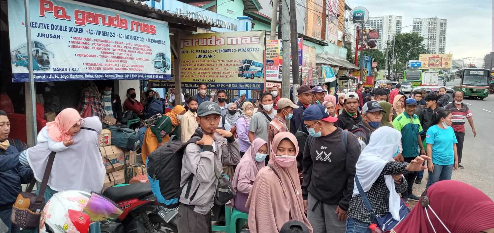 Pemudik Pejalan Kaki dari Pulau Jawa Tiba di Lampung, Lanjutkan Perjalanan ke Kampung Halaman Masing-masing