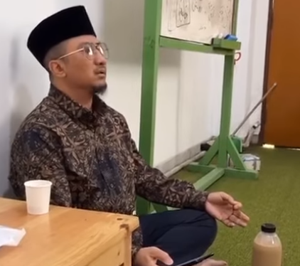 Viral Video yusuf Mansur Lantunkan Azan Sambil Duduk saat Gempa Jakarta: Kaya Ada Ular Jalan di Bawah