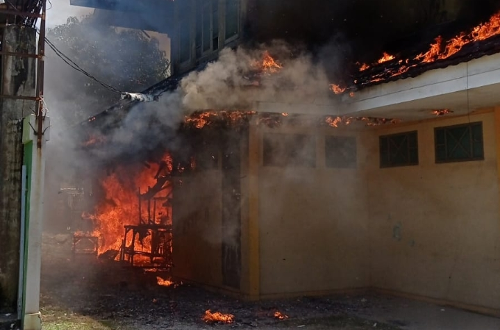 Gedung Serbaguna di Perumahan Narogong Bekasi Terbakar, Diduga Akibat Anak Kecil Main Petasan 