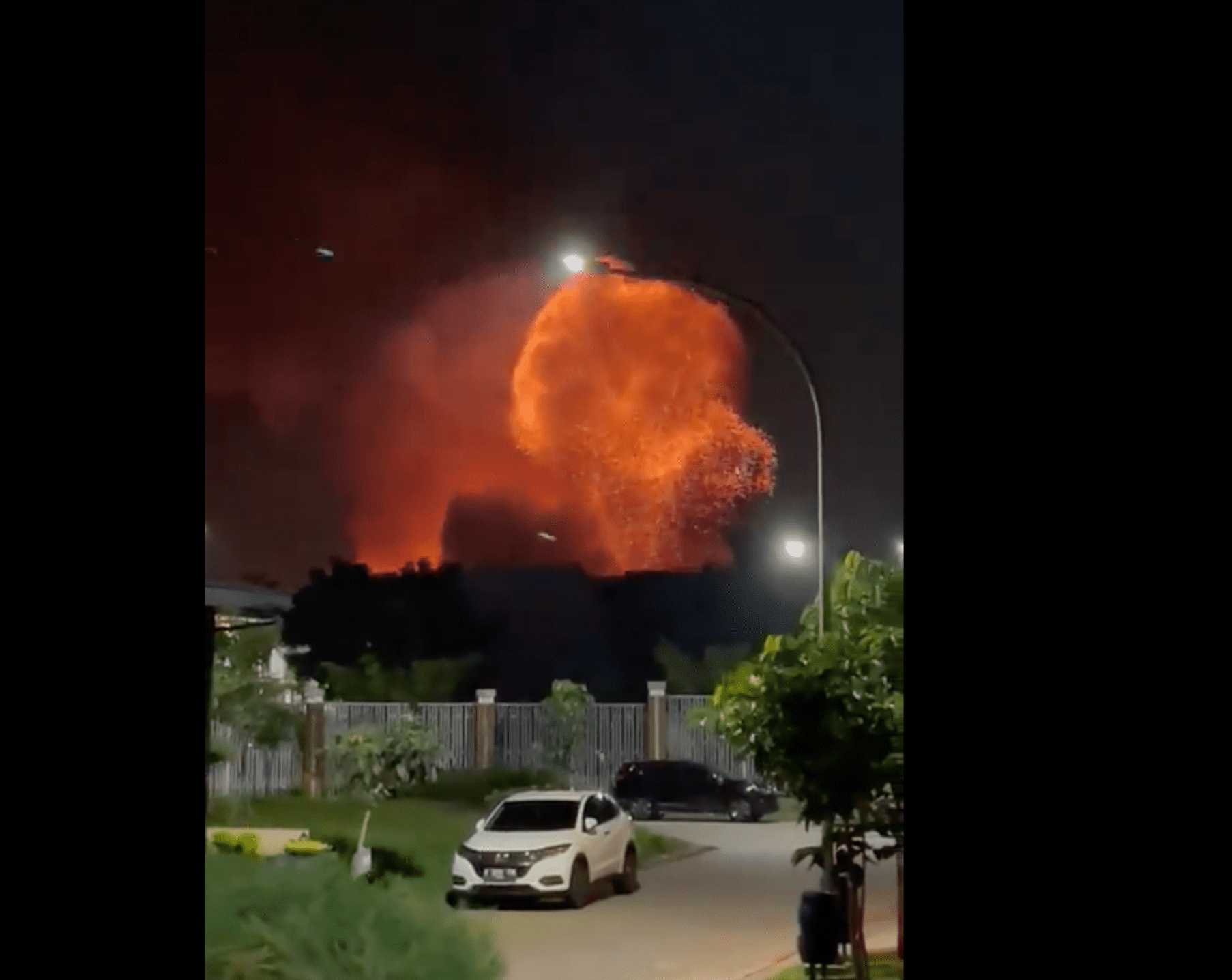 Gudang Amunisi TNI AD di Gunung Putri Meledak, Suara hingga Kobaran Api Maha Dahsyat Membuat Warga Panik 