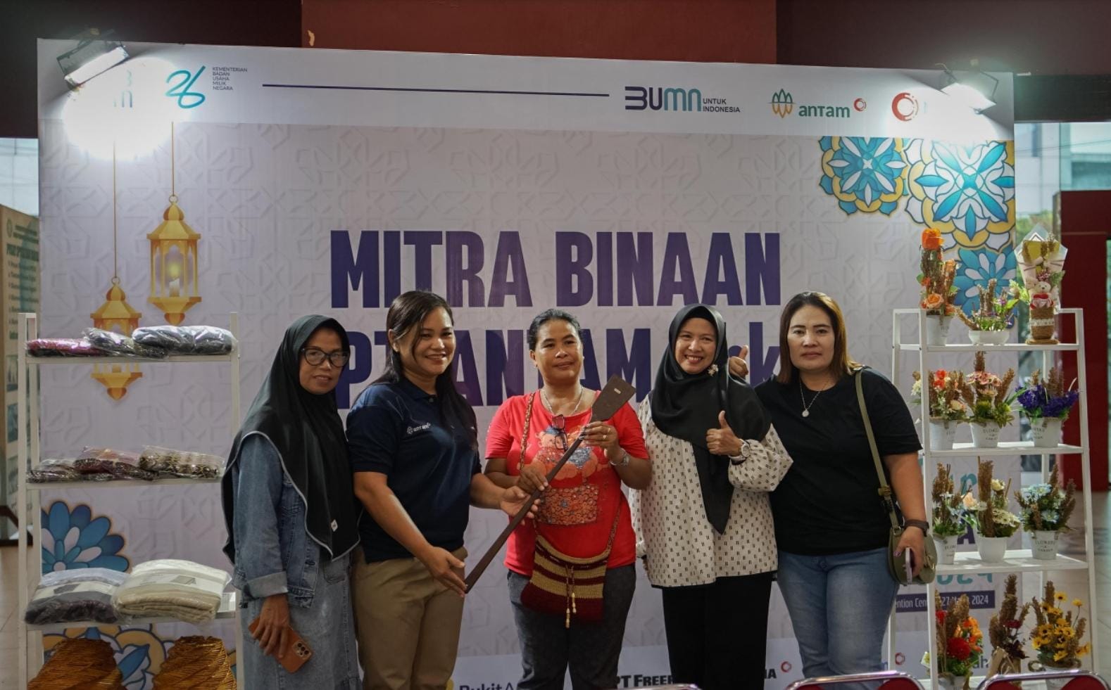 MIND ID Tebar 1.000 Paket Sembako Murah di Pontianak Dukung Program Safari Ramadhan BUMN 2024