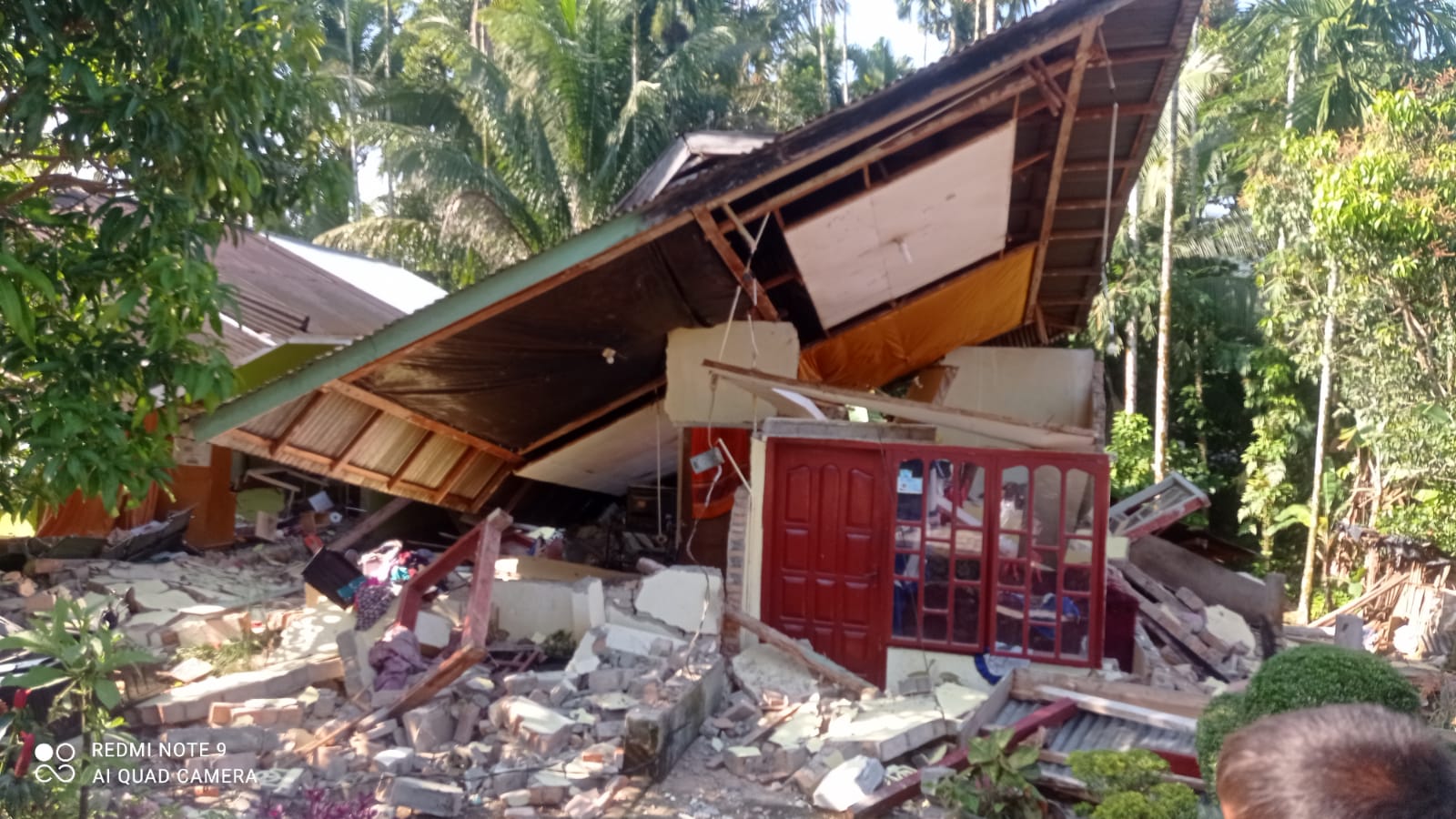 [Update] – Sebanyak 7 Warga Meninggal Dunia Akibat Gempa M6,1 di Sumatra Barat