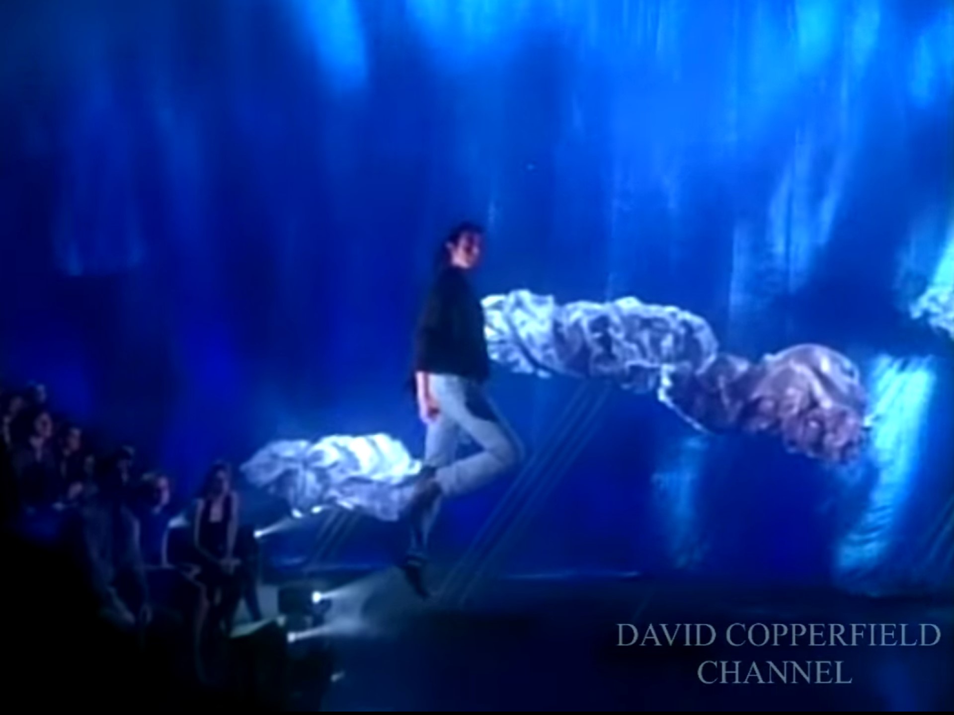 Benarkah David Copperfield Bersekutu dengan Jin? Berikut 4 Fakta di Balik Ilusi Mustahil Miliknya