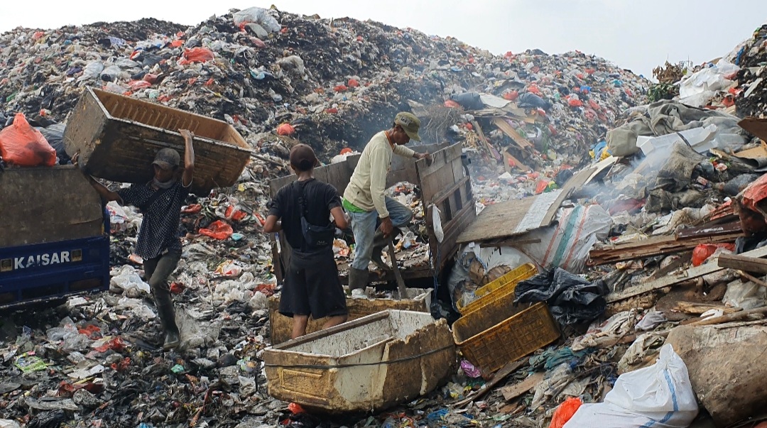 Peringatan! Bakar Sampah Sembarangan di Kota Bekasi Didenda Rp 50 Juta